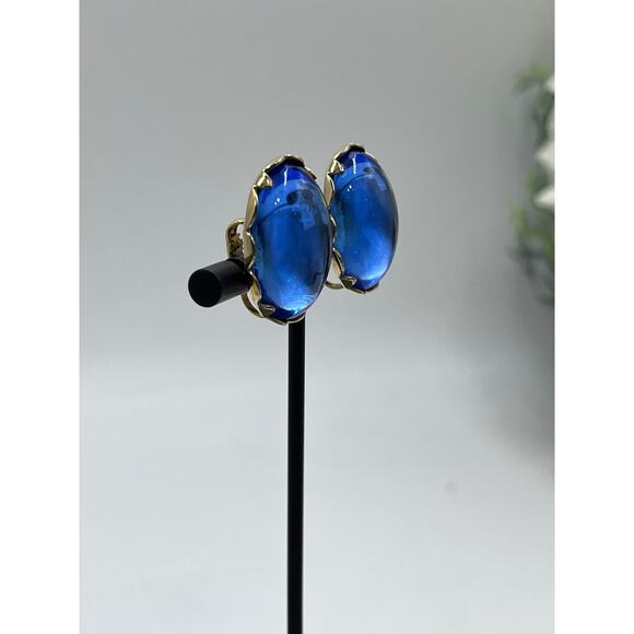 Emmons Vintage Cobalt Blue Oval Cabochon Gold Tone Scallop Clip Earrings - Picture 3 of 12